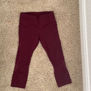 Cropped Lululemon leggings w/pockets.
